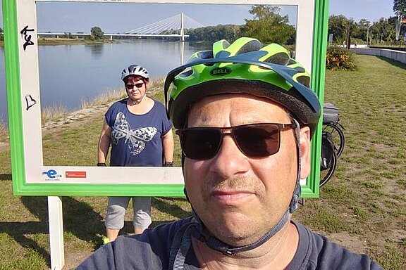 Inspire Nutzer Holger W. bei einer Pause auf einer Radtour mit seiner Frau